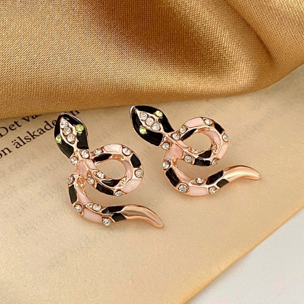 Beautiful gold rose snake Serpent earings